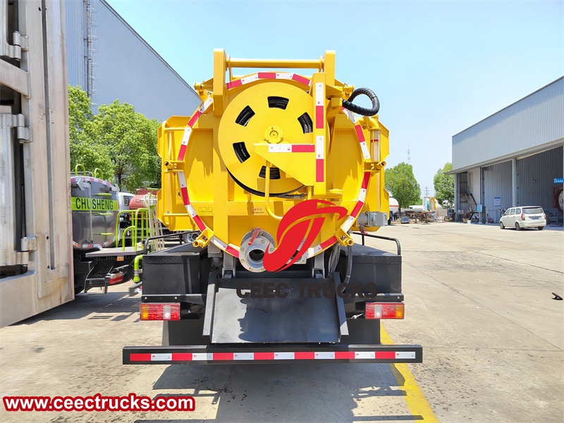 Howo 5 cbm truck mounted sewage jetter with factory direct sale