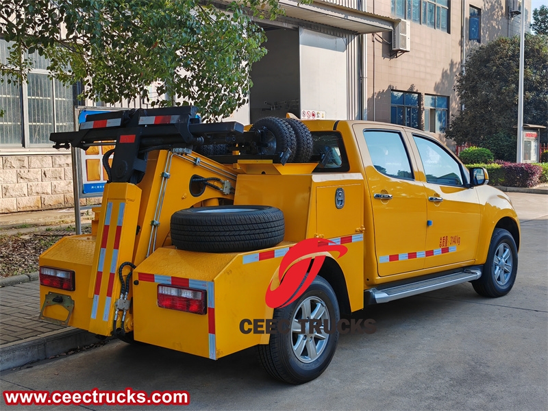 Customized Isuzu 4x4 pickup wrecker truck