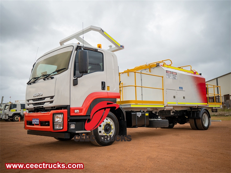 Isuzu 8 cbm fuel lubrication service truck