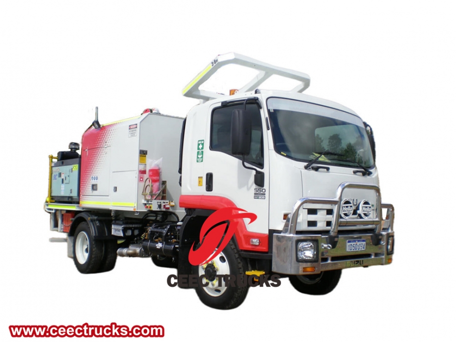 Isuzu NPR 5CBM fuel lube service truck