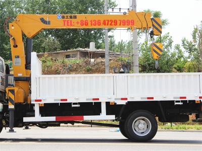 Isuzu NKR 120hp truck with 3 tons telescopic crane