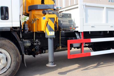 Isuzu NPR 190hp truck with 3 tons telescopic crane