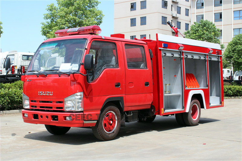 Manutenzione del camion dei pompieri del serbatoio dell'acqua Isuzu