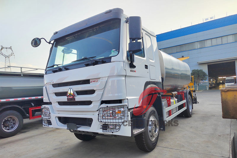 Camion distributore di asfalto HOWO 4x2 340HP