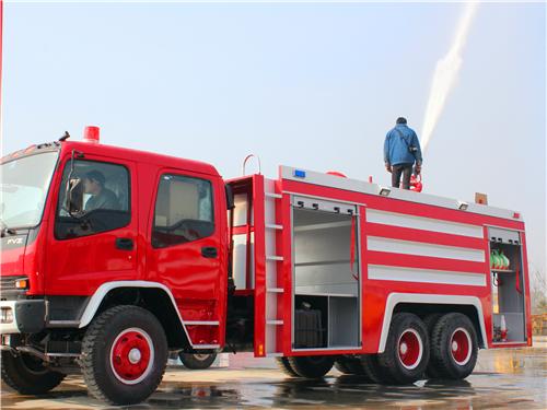 Guida CEEC - Manuale d'uso del camion antincendio ISUZU