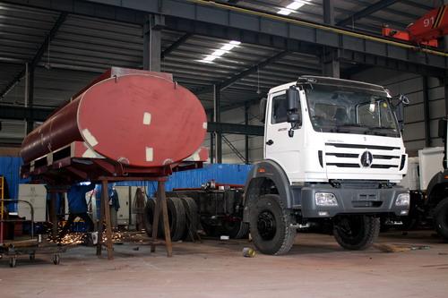 Produzione di 20 camion cisterna per acqua CBM (Parte 5 - Verniciatura della carrozzeria della cisterna)