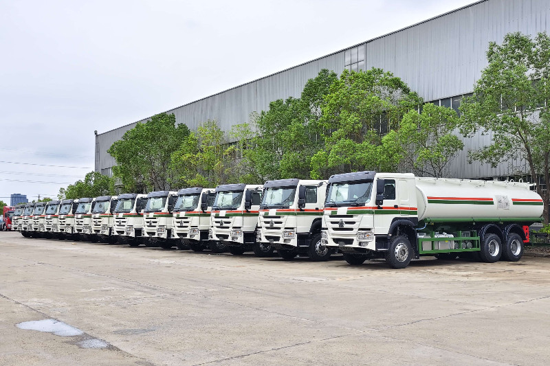 Autocisterna per carburante Howo da 22000 litri per l'esportazione nei paesi caraibici