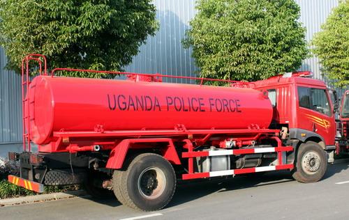 50 unità di camion dei pompieri FAW per le forze di polizia dell'Uganda